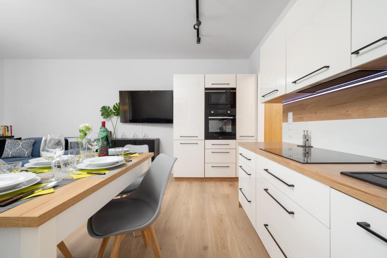 Miedziana 6 & 18 Apartment With Free Garage Wroclaw By Renters Exterior foto