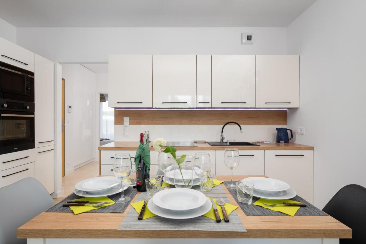 Miedziana 6 & 18 Apartment With Free Garage Wroclaw By Renters Exterior foto