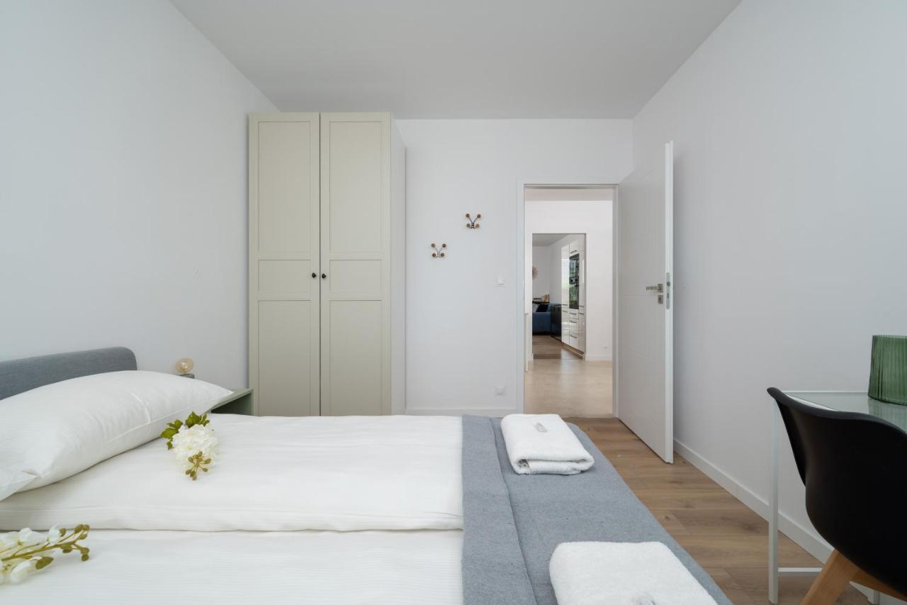 Miedziana 6 & 18 Apartment With Free Garage Wroclaw By Renters Exterior foto