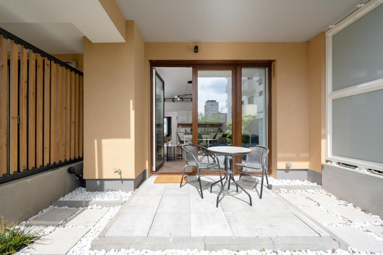 Miedziana 6 & 18 Apartment With Free Garage Wroclaw By Renters Exterior foto