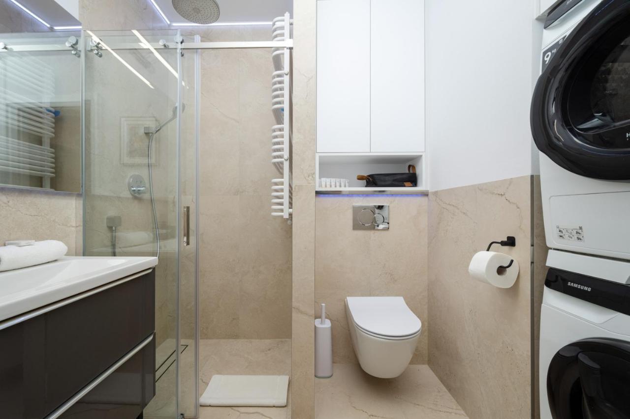 Miedziana 6 & 18 Apartment With Free Garage Wroclaw By Renters Exterior foto