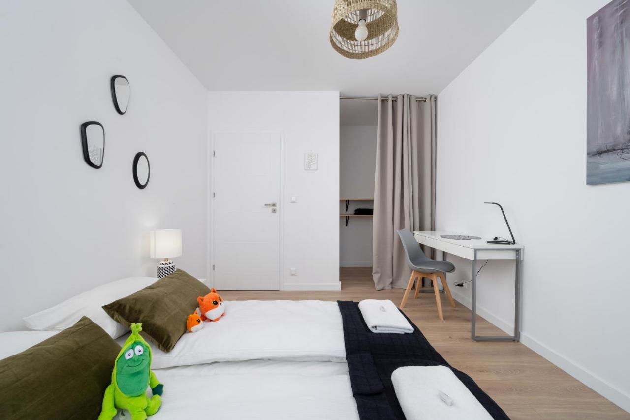 Miedziana 6 & 18 Apartment With Free Garage Wroclaw By Renters Exterior foto