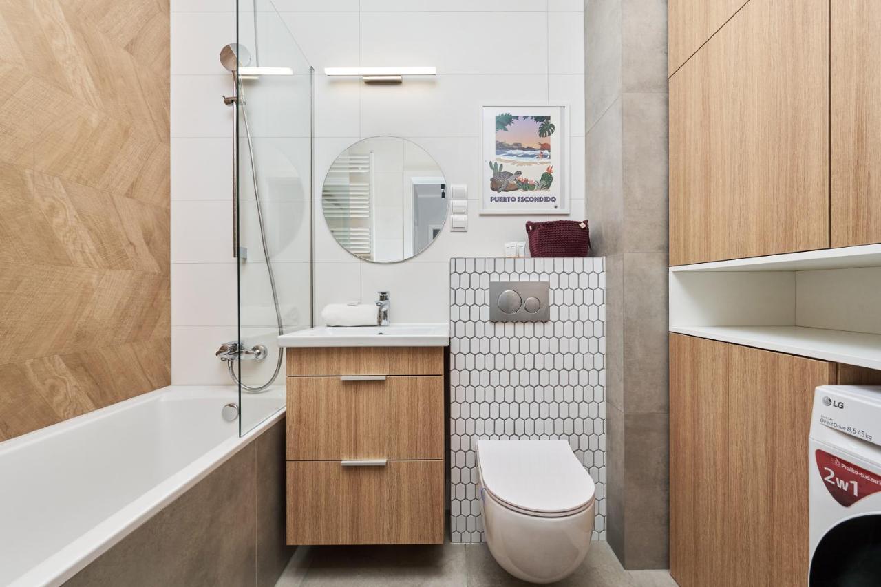 Miedziana 6 & 18 Apartment With Free Garage Wroclaw By Renters Exterior foto